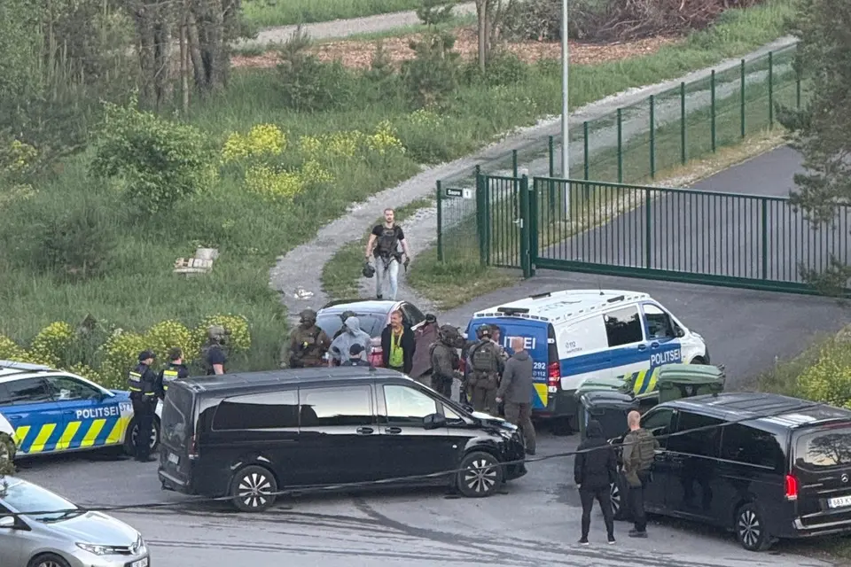 Kloogas lõi mees stardipüstoli käepidemega auto akna puruks
