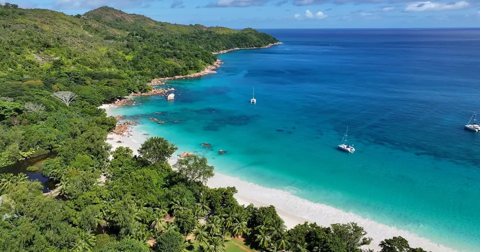 Four killed in shooting in St. Vincent and the Grenadines, manhunt under way