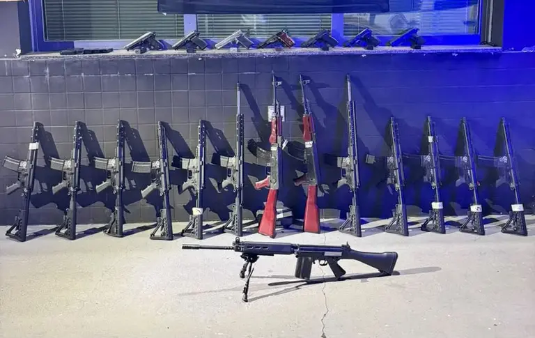 FICCO/SP seizes 14 rifles and 7 pistols concealed in vehicle doors in São Paulo