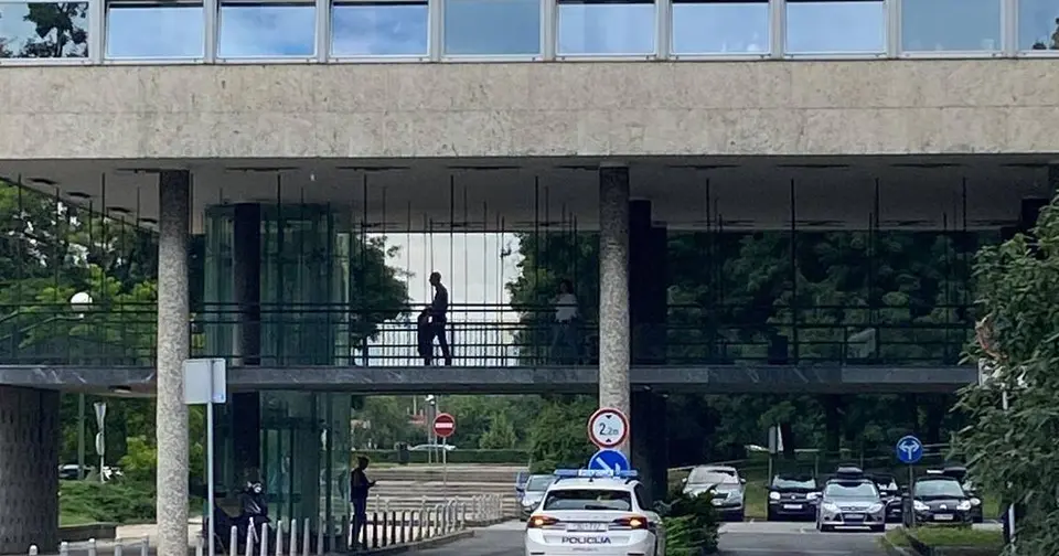 Police investigate bomb threat at Zagreb City Hall