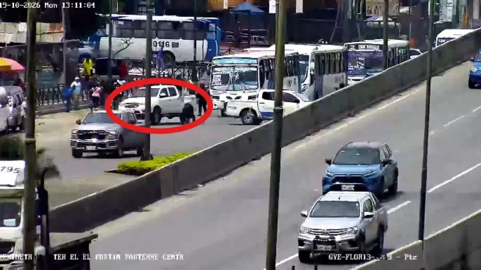 Shooting on Guayaquil's Perimetral leaves one dead, two wounded and one officer injured