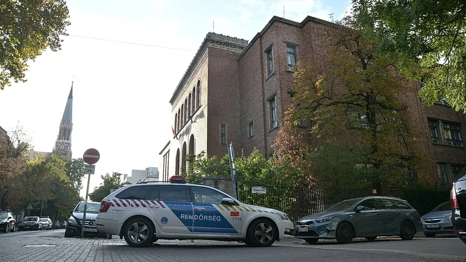 Bomb threats at Hungarian schools: police investigating terrorist offence