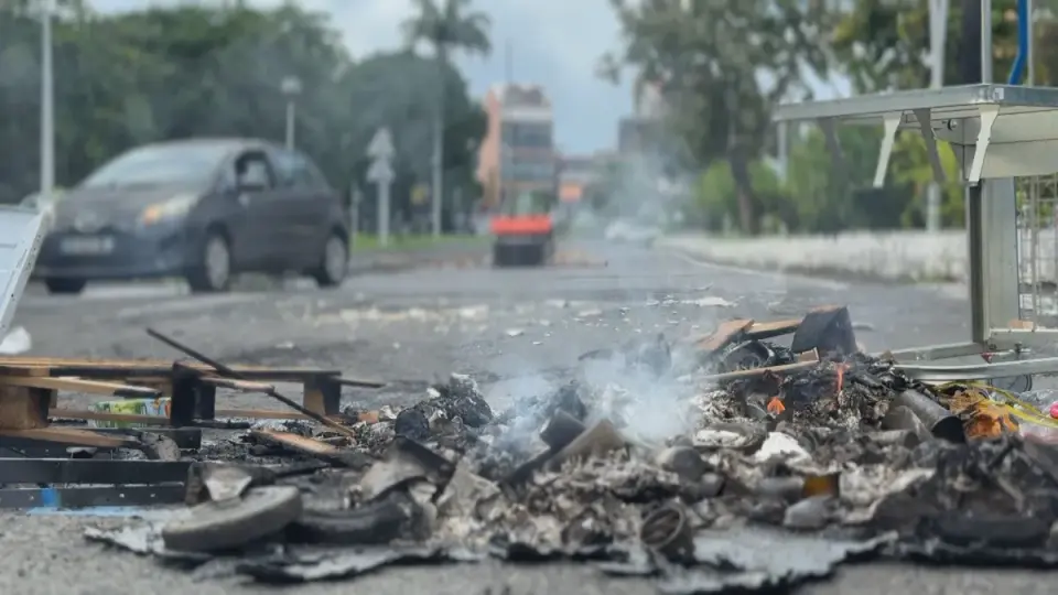 Couvre-feu pour les mineurs à Pointe-à-Pitre et Les Abymes après des violences urbaines
