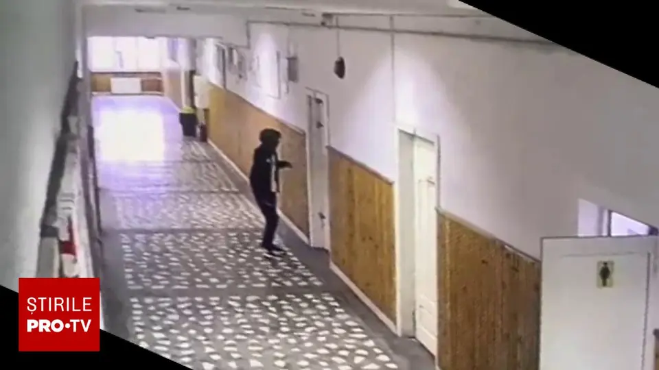 Elev de 13 ani înjunghiat profesoară și coleg la Bistrița: școala era în programul anti-radicalizare SRI