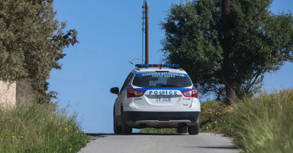 Νήπιο 3,5 ετών βρέθηκε μόνο σε πεζοδρόμιο στην Άρτα – συλλήψεις πατέρα και παππού