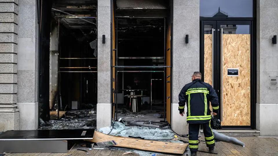 Vienne: Young man arrested with €4,500 in goods looted during 17 October riots