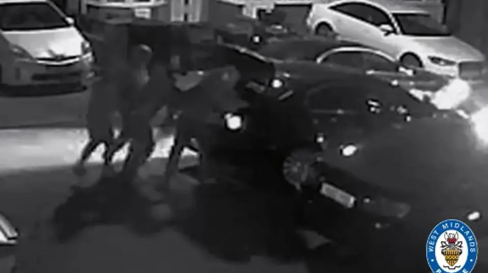 Birmingham machete kidnap: six armed men drag driver into car boot in Alum Rock