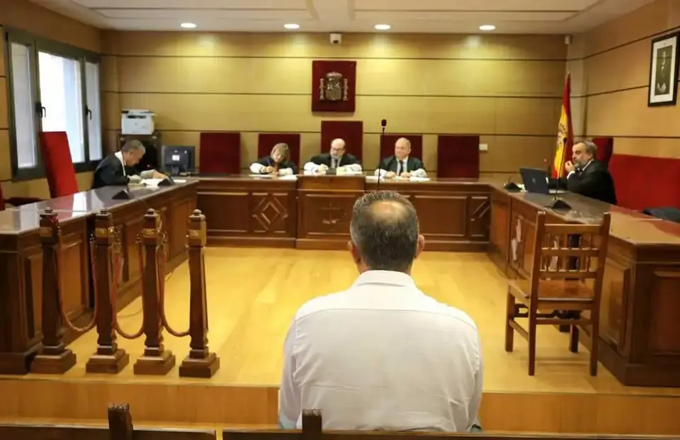 Alcázar de San Juan local police officer convicted of 21 months for forging loading zone sign