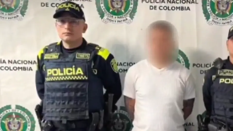 Armas ocultas en colchón de motel con orden de suspensión en Bogotá