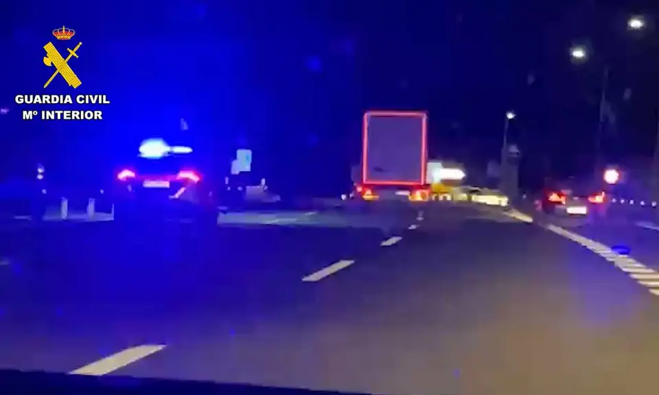 Camion cu marfă Zara de aproape un milion de euro, furat la Alicante după un fals control rutier