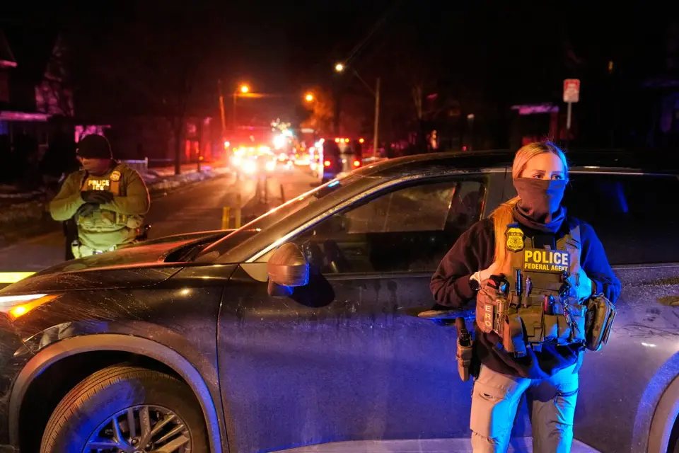Federal immigration officer detained in Texas following Minneapolis gunfire incident