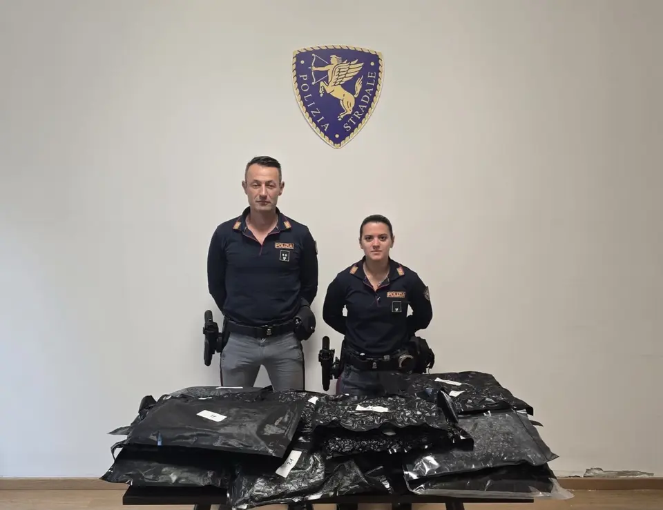 Autostrada A1: uomo arrestato con 13 chili di droga nel bagagliaio