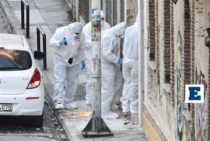 Παγιδευμένη τσάντα με ναρκωτικά στον Κολωνό: τηλεχειριστήριο και εκρηκτική ύλη