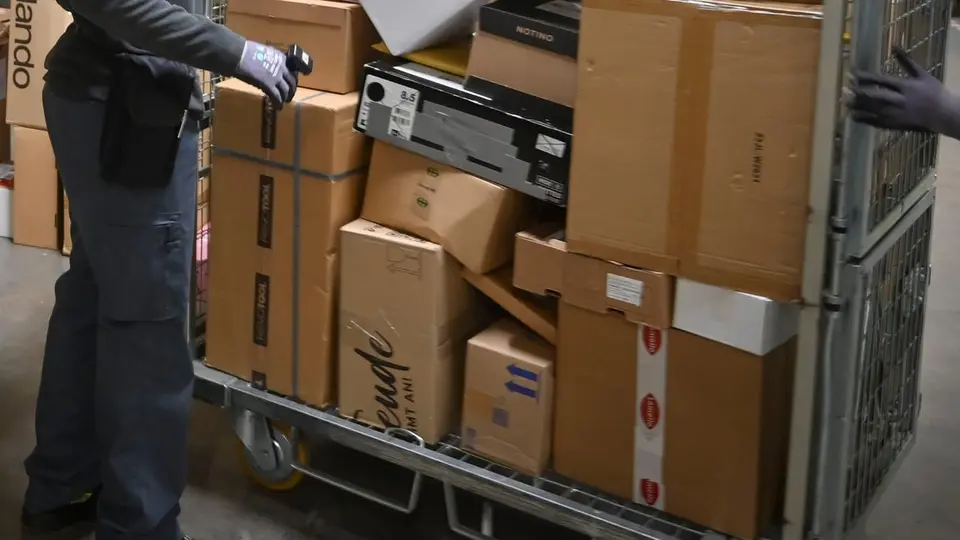 Lorry driver and wife suspected of committing 83 package thefts in Lucerne canton