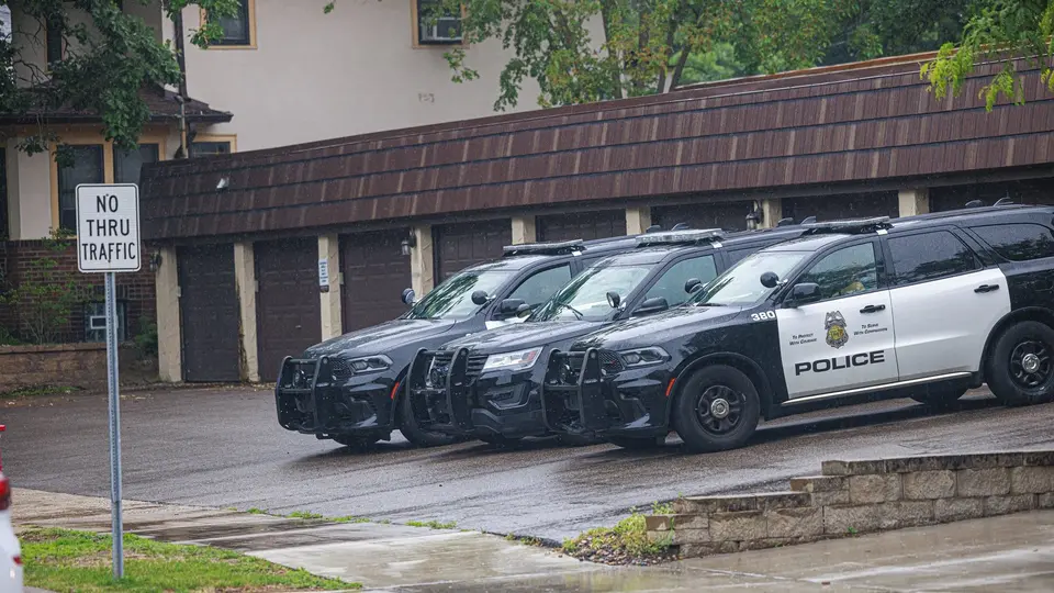 Minneapolis officer dismissed for alerting brother during active shooting probe