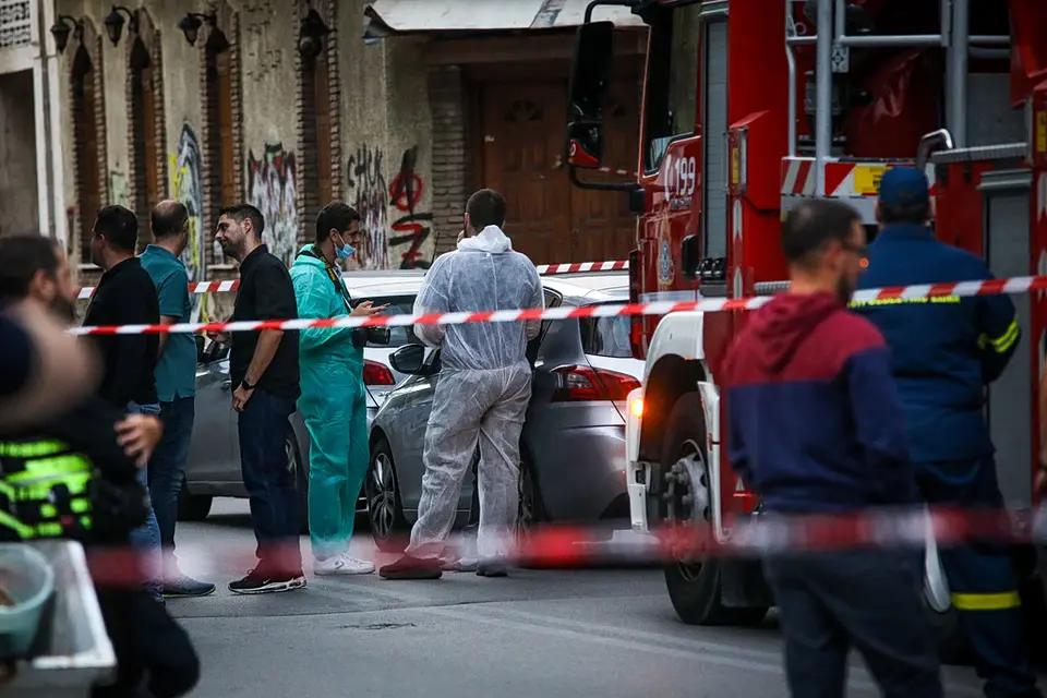 Έκρηξη στον Κολωνό: τέσσερις τραυματίες και τρία σενάρια υπό έρευνα