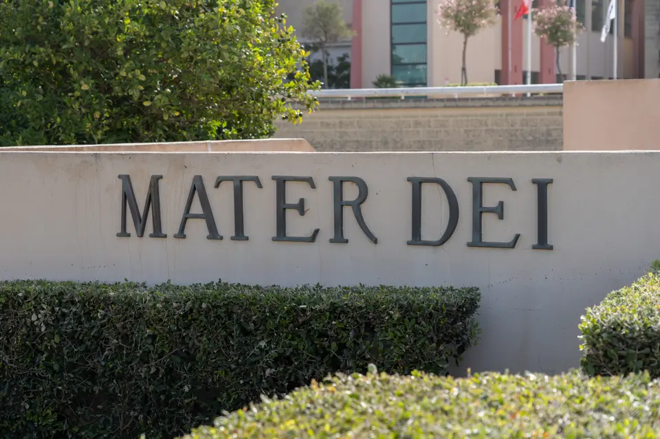 Qormi woman granted bail after alleged assault on officers at Mater Dei