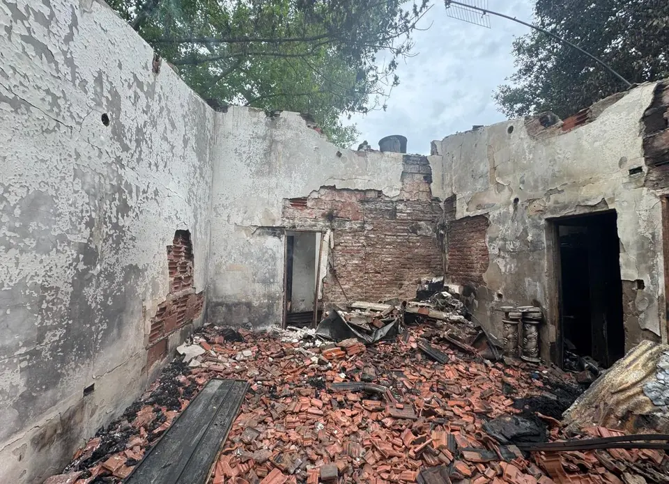 Ataque con explosión en Uribelarrea: hombre denuncia intento de asesinato y pide custodia policial
