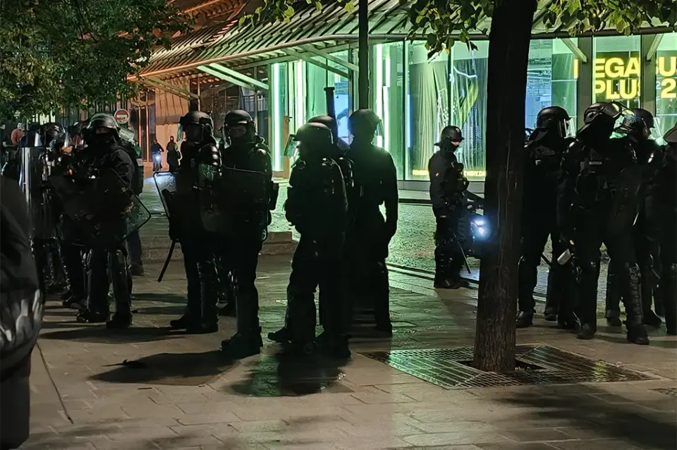 Photographe grièvement blessé par une grenade à Paris, l'IGPN saisie