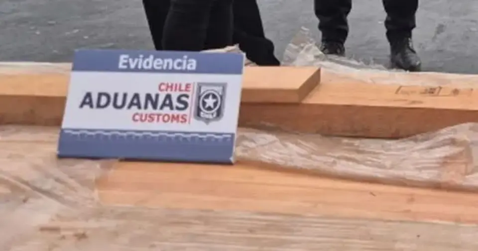 Quiroga exige disculpas a Kast por incautación de madera boliviana con supuesta droga