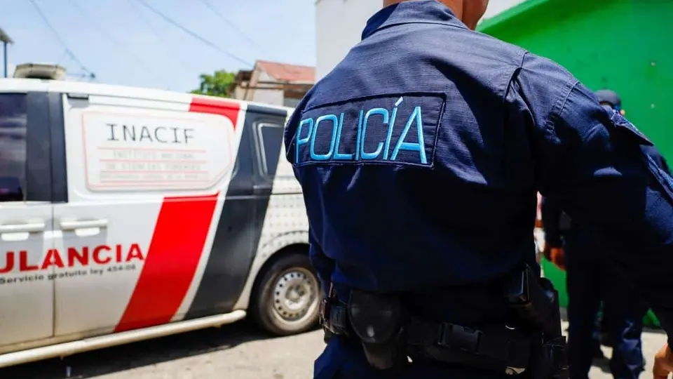 Man dies following confrontation with police officers in Santiago during armed robbery