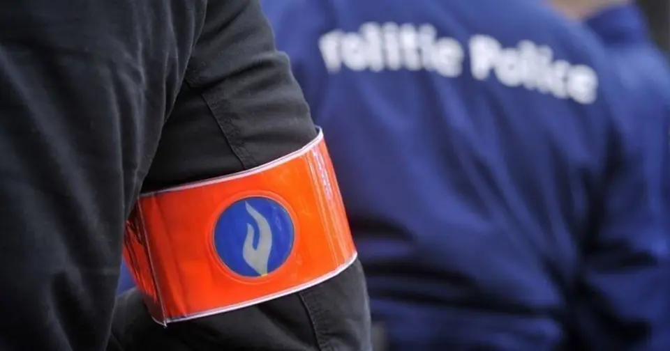 Policier craché au visage à Sambreville en 2020 : le prévenu conteste outrage et rébellion
