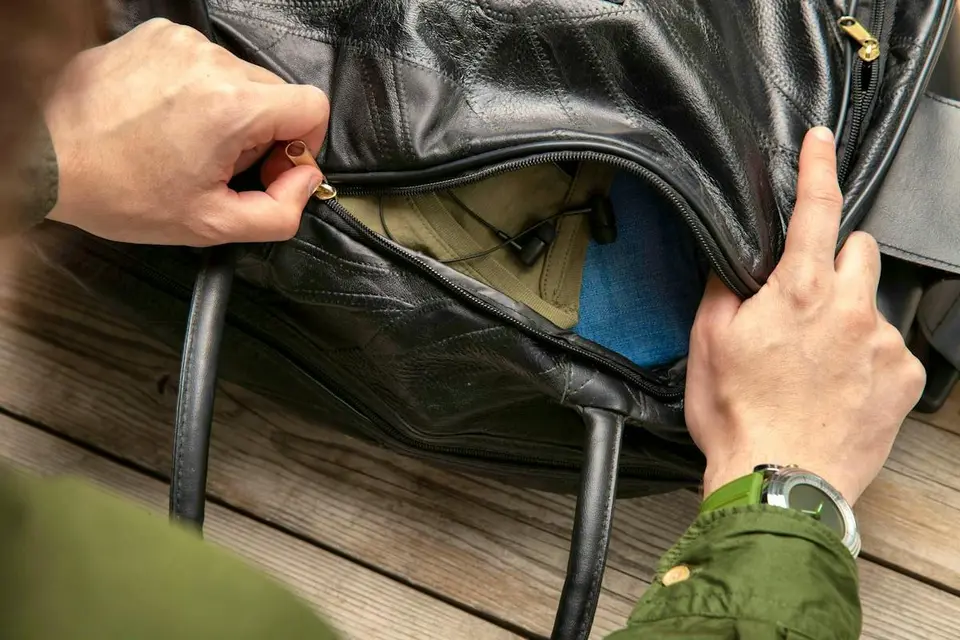 Dealer oublie son sac avec 2 000 € et sa carte d'identité dans un fast-food près d'Aubagne