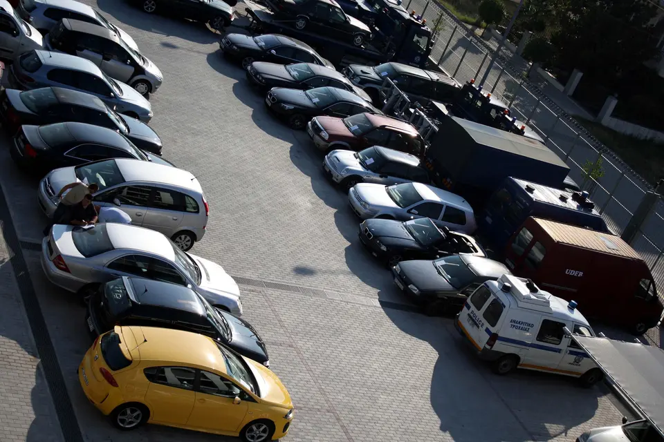 Vehicle theft and "laundering" ring in Attica: 13 arrests