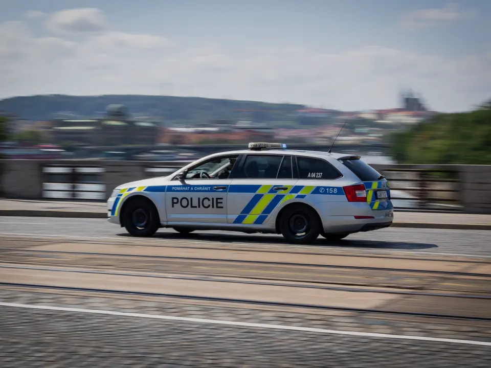Robbery of elderly woman in Prague underpass: police seek man, faces 10 years