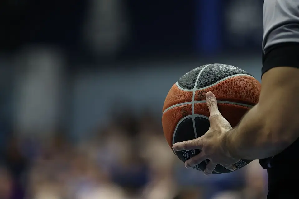 Basketgate: Ο Κορομηλάς αρνείται δωροδοκία και δικαιολογεί 263.000€ στην απολογία του