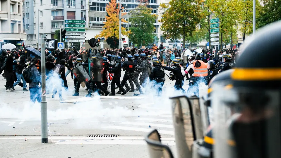 Grenoble: investigation opened after armed man spotted during protest