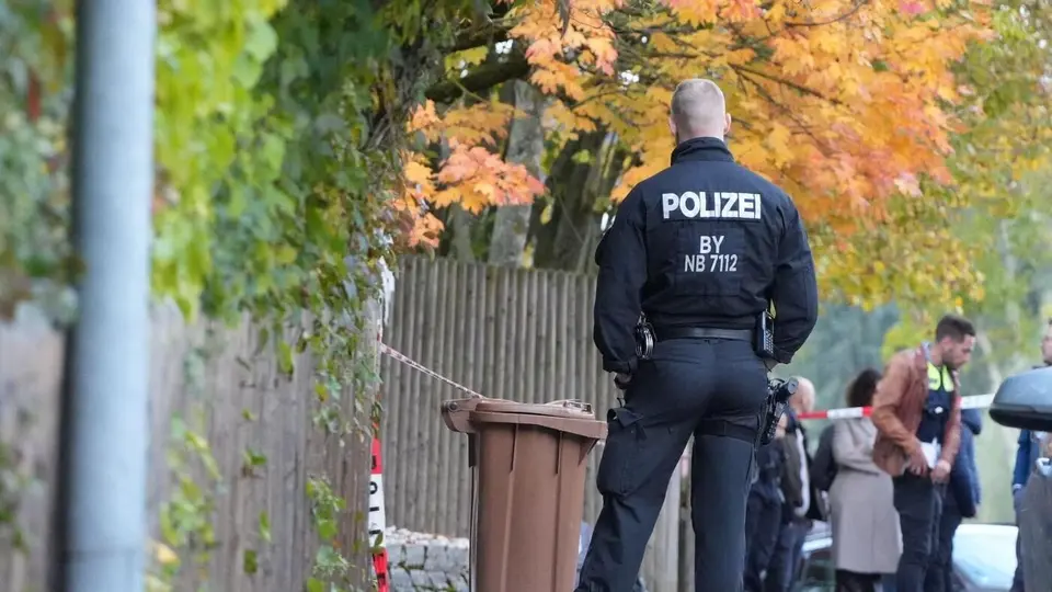 Schuss an der Haustür in Dingolfing: 43-Jähriger erschossen, Täter flüchtig