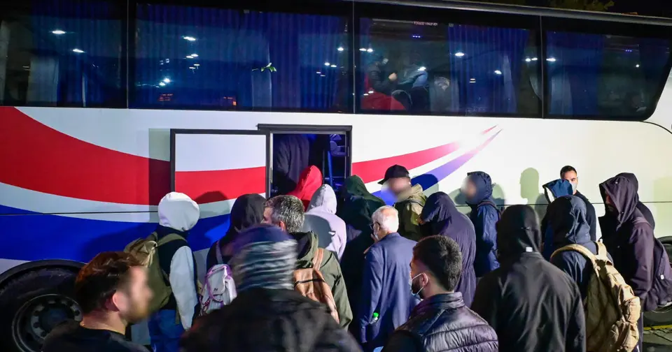 «Χωριάτικο»: 59 συλληφθέντες με 9 κακουργήματα – Μεταγωγή με σειρήνες στα δικαστήρια Ευελπίδων