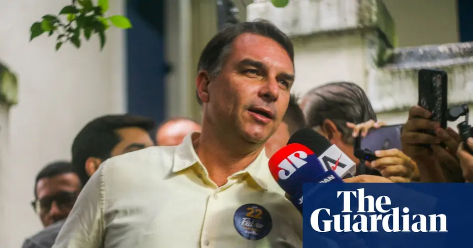 Flávio Bolsonaro reportedly flees Brazil to US after missing passport deadline