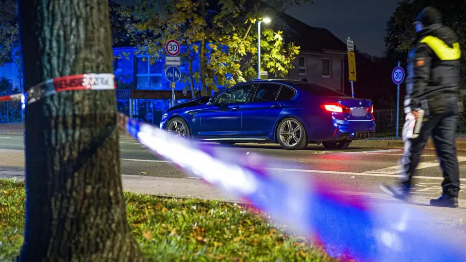 Car attack in Neustadt: Police increase presence following large-family conflict