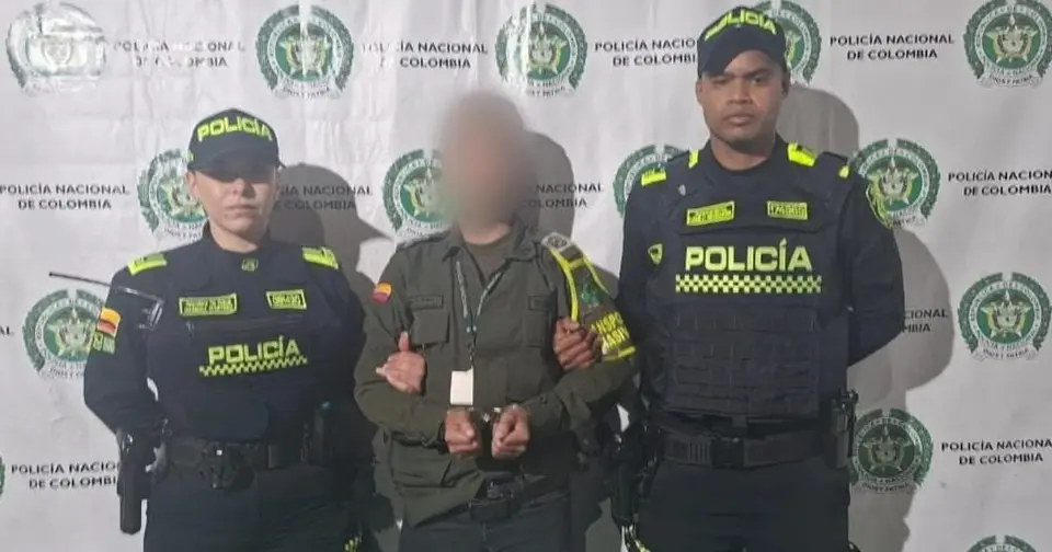 Falso policía capturado en Engativá con prendas de la Fuerza Pública