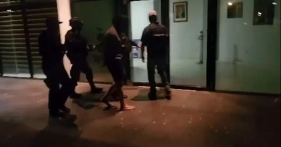Alertas migratorias para dos jefes policiales investigados por maletas en caso Marset