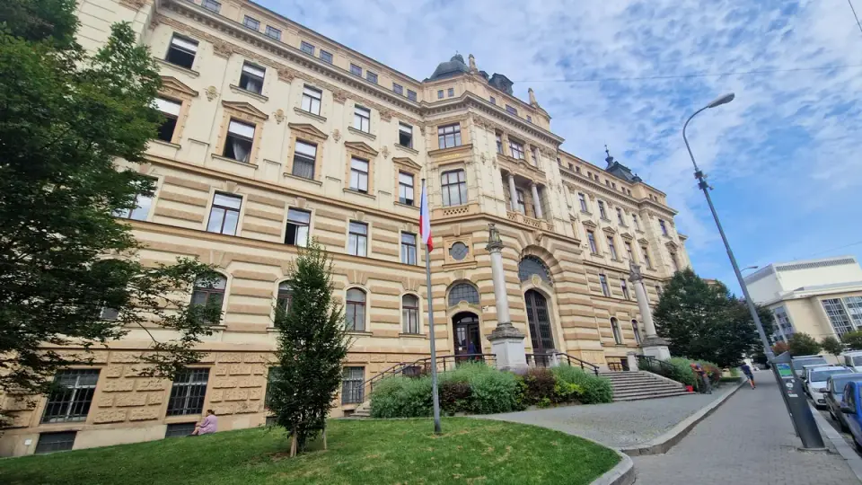 Šest let vězení za zneužití dcer dvou přítelkyň – případ z jižní Moravy