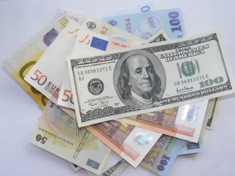 Genova, arresto per uso indebito di carta di credito e furto di zaino