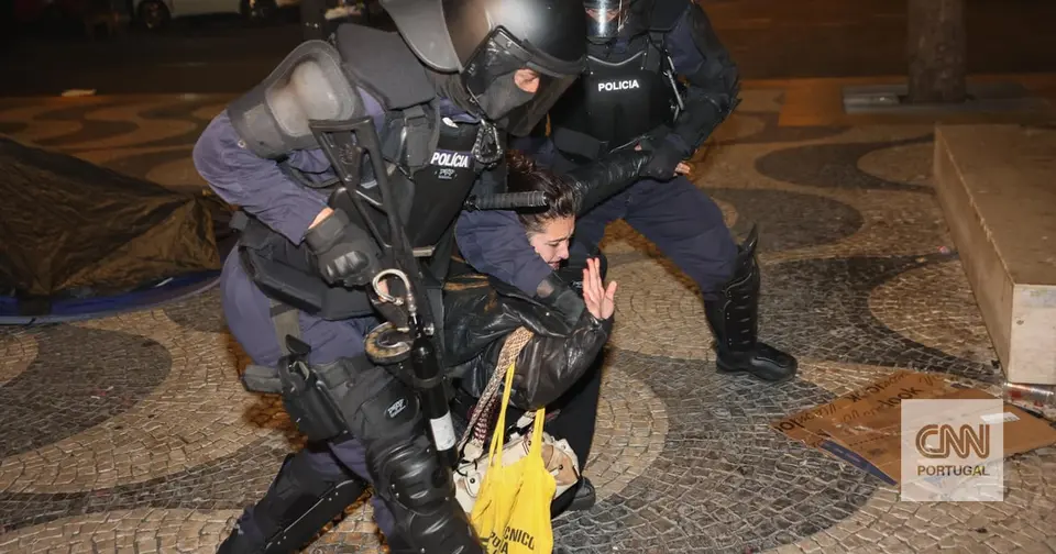 Queixa à PGR pede investigação à PSP e ao Governo após protestos pela habitação