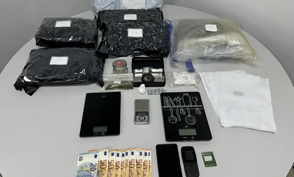 Σύλληψη 38χρονου στη Θεσσαλονίκη για κάνναβη 2 κιλών από ΗΠΑ