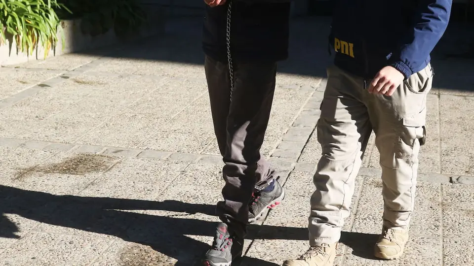 PDI captura a homicida en San Miguel que intentó huir por tejados en Santiago