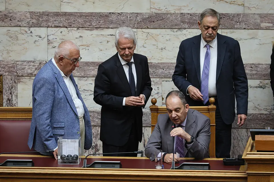 Κλήρωση για το Ειδικό Δικαστήριο Τεμπών: 13 τακτικά μέλη και εισαγγελέας για τη δίκη Τριαντόπουλου