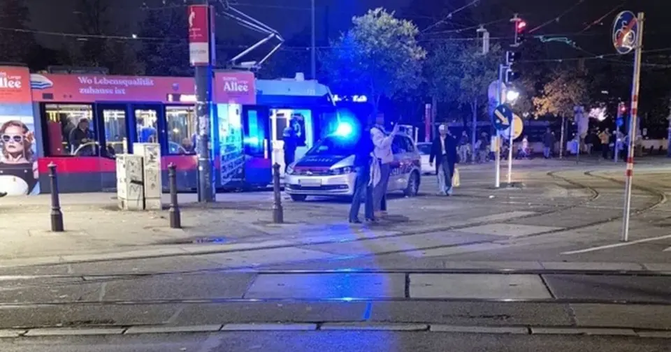 Messer in Wiener Straßenbahn gezückt: Betrunkener Pole festgenommen