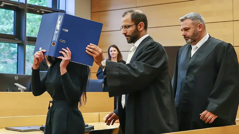 Prostituierte erpresst Priester mit Nacktfotos – 255.000 Euro Schaden in Würzburg