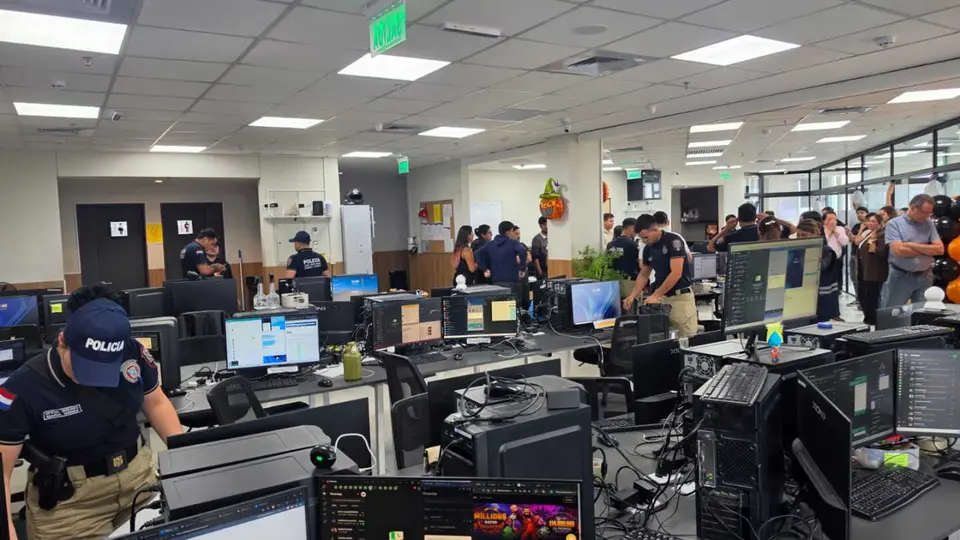 Allanamiento a call center en Asunción vinculado a juegos ilegales deja cuatro detenidos