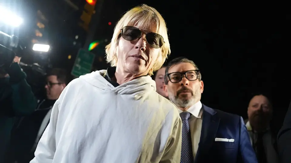 Selma Blair entschuldigt sich nach Festnahme wegen Angriffs im Flugzeug