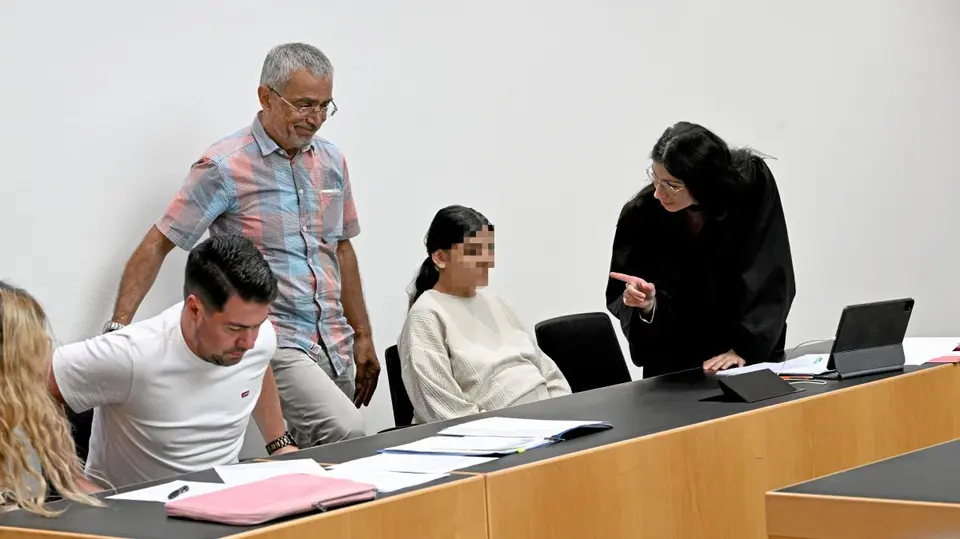 19-Jährige wegen Betrugsbeteiligung angeklagt – Verfahren in Augsburg eingestellt
