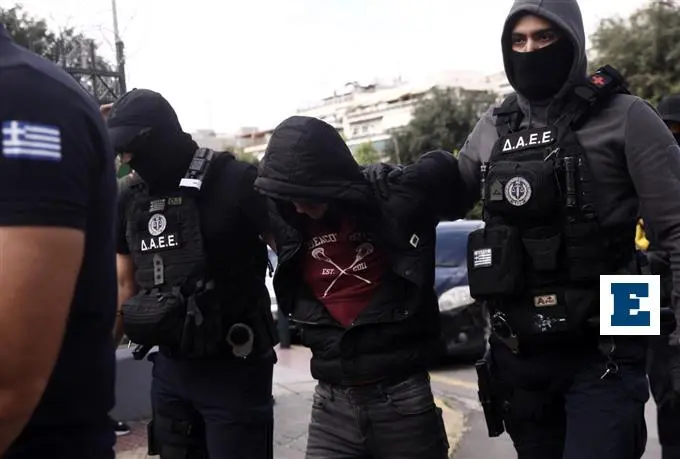Τρεις κλέφτες χαλκού στην Πλάκα με δεκάδες συλλήψεις – έξι νεκροί από την έκρηξη