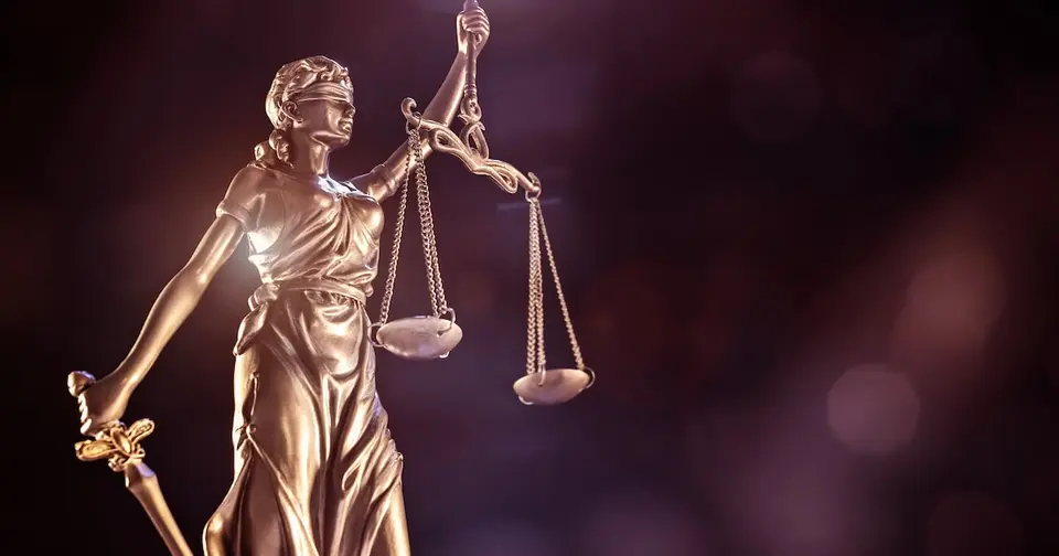 Jongeman (23) krijgt uitgestelde straf voor gewelddadige aanval op leerkracht in Luik
